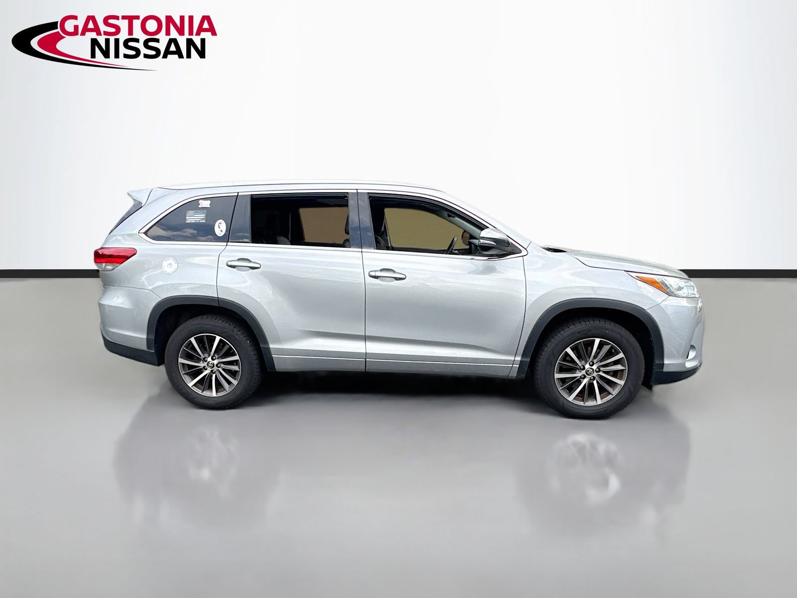 Used 2018 Toyota Highlander XLE FWD image 10