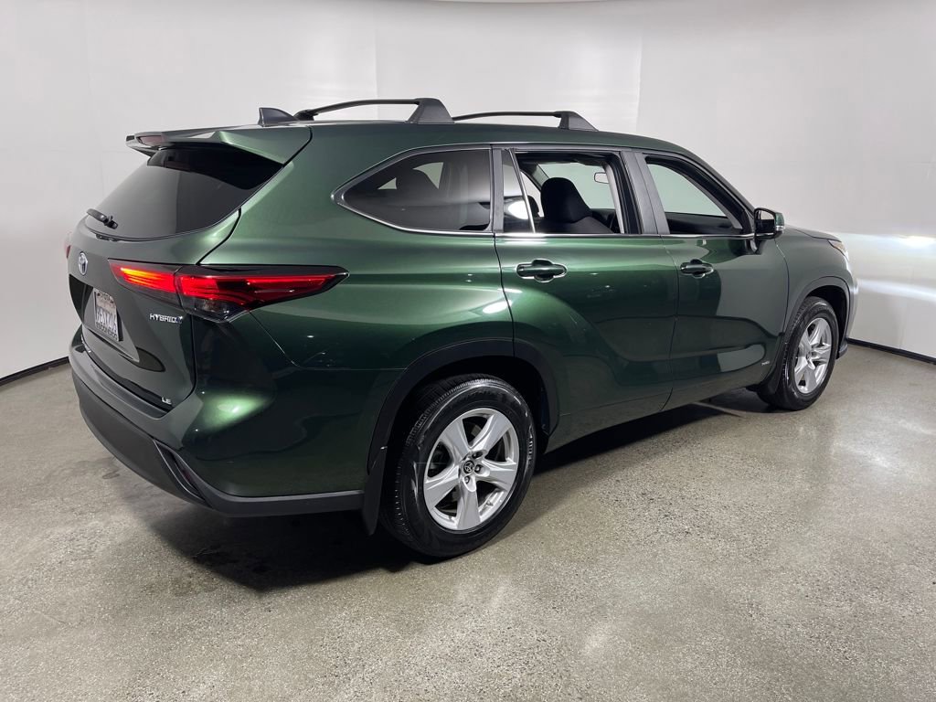 Certified 2023 Toyota Highlander LE image 3