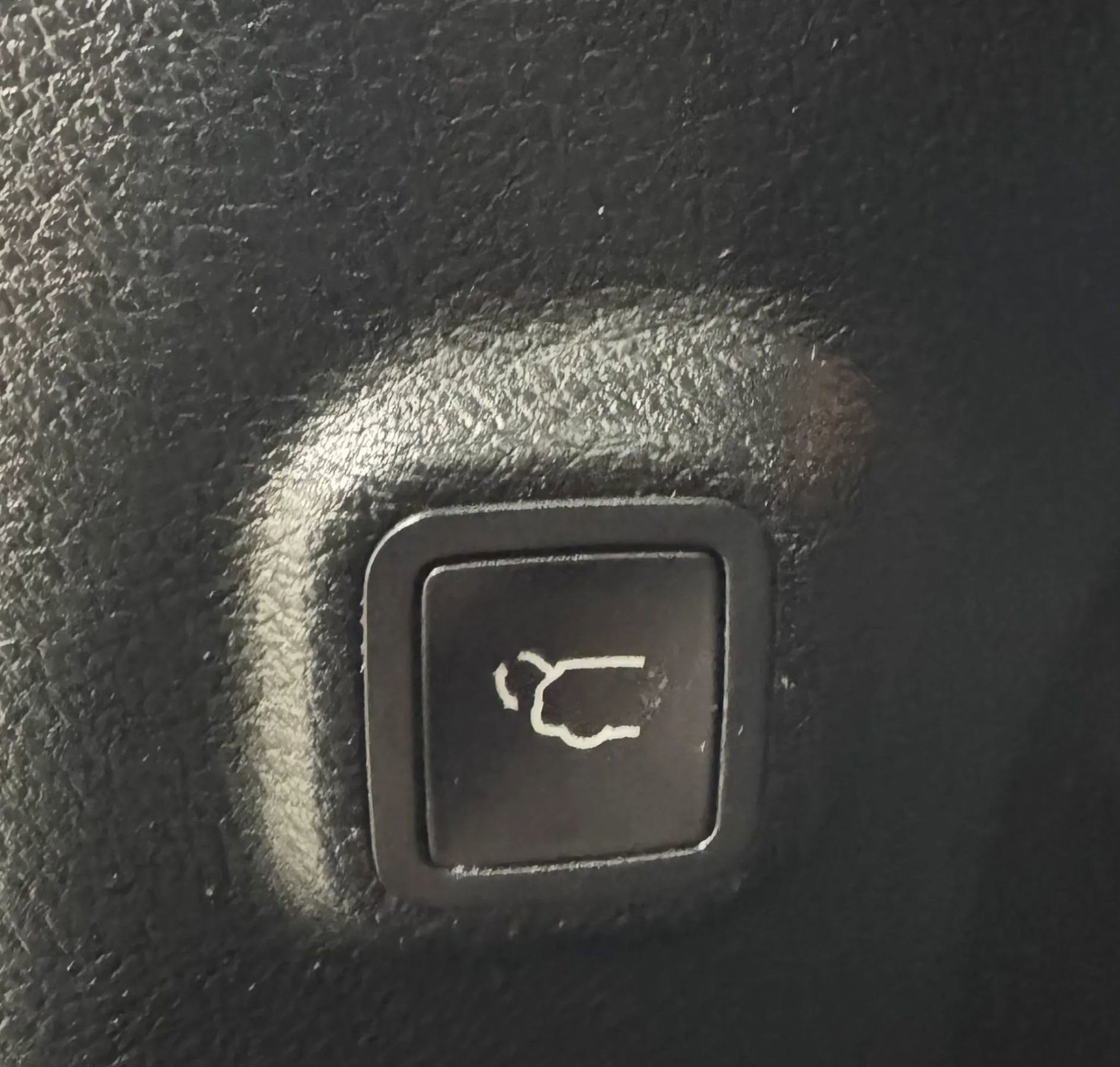 Used 2019 Jeep Cherokee Limited image 27