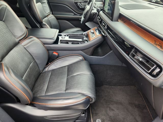 Used 2025 Lincoln Aviator Black Label AWD/4WD image 14