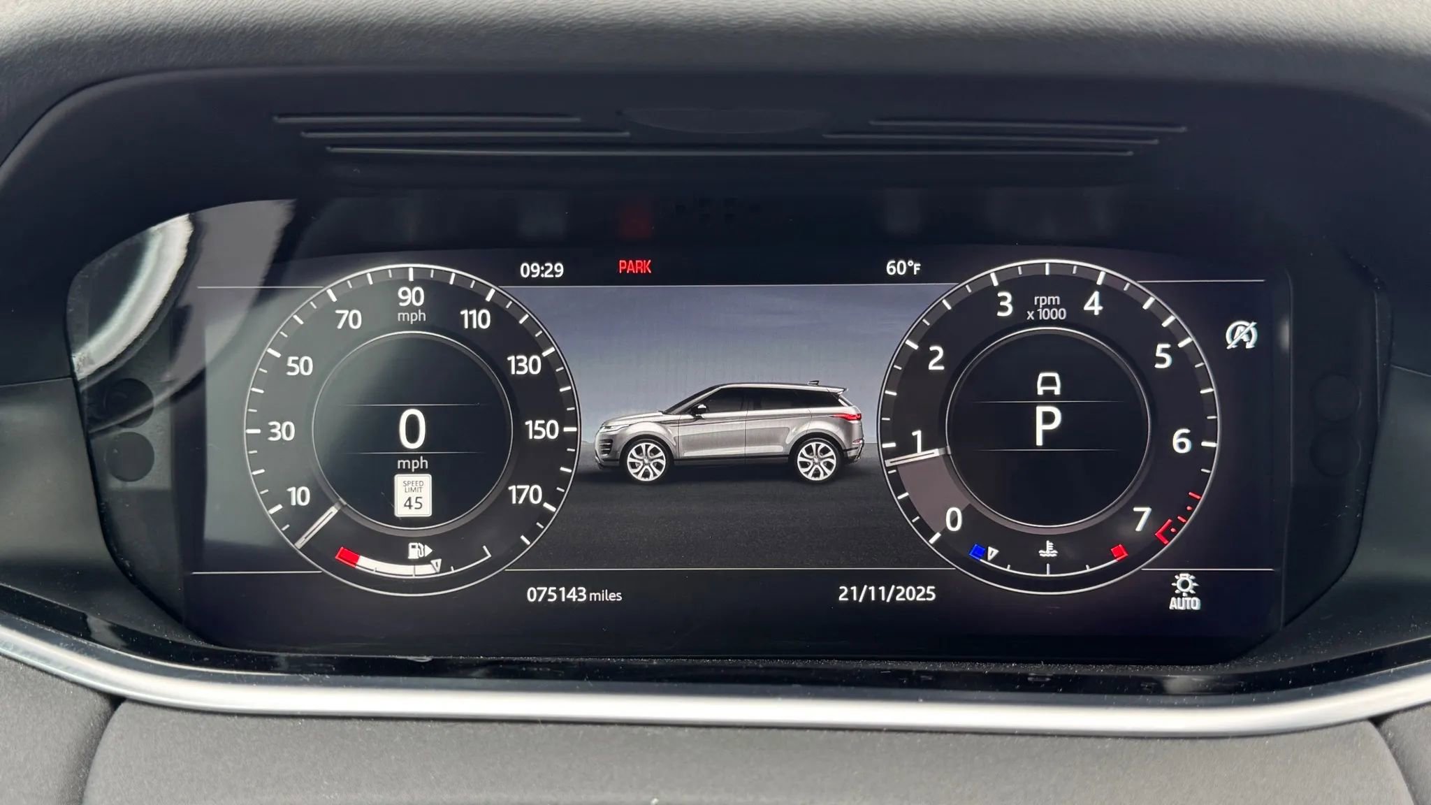 Used 2020 Land Rover Range Rover Evoque SE image 29