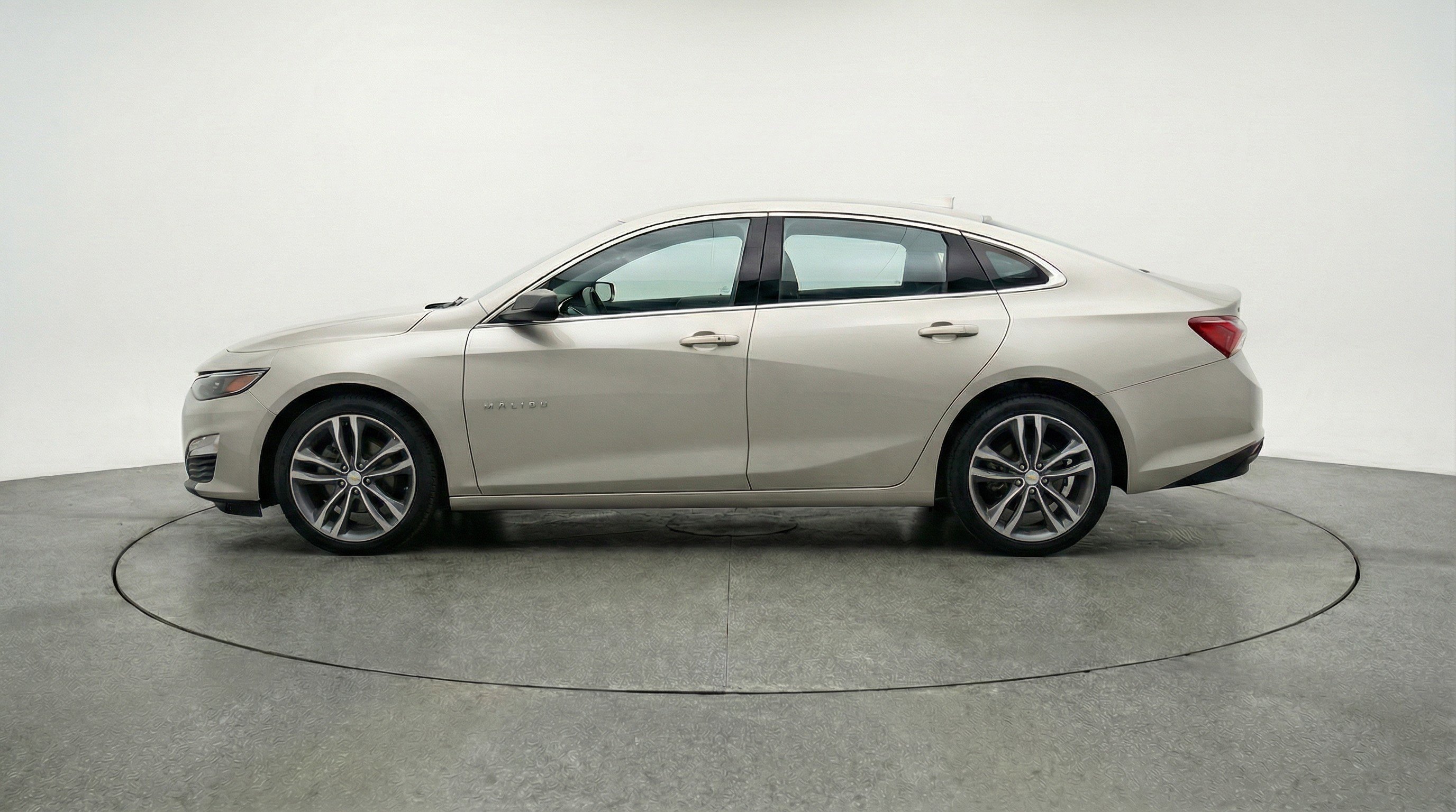 Used 2024 Chevrolet Malibu LT FWD image 5