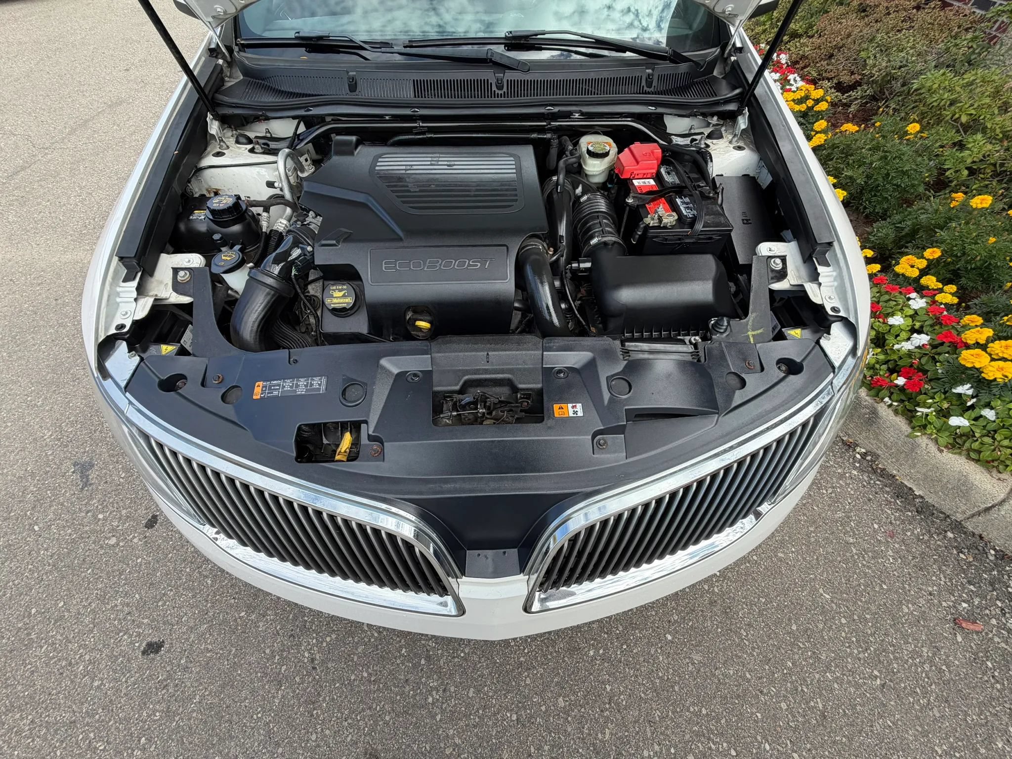 Used 2013 Lincoln MKS AWD image 8