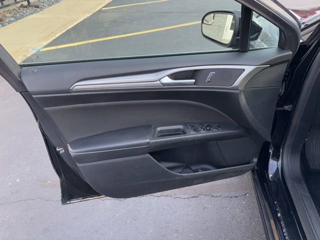 Used 2018 Ford Fusion SE FWD image 23