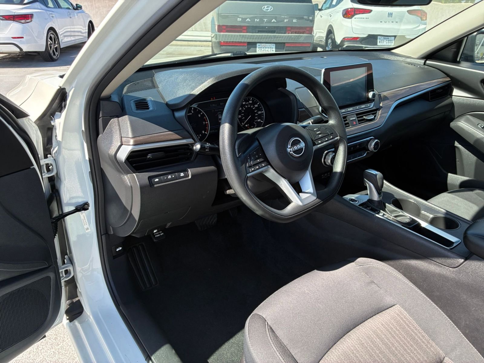 Used 2025 Nissan Altima 2.5 SV FWD image 34