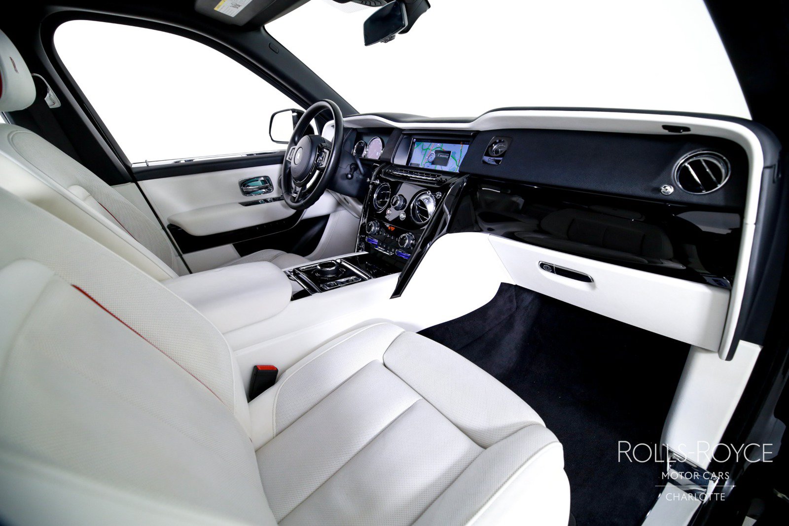Used 2021 Rolls-Royce Cullinan Black Badge AWD/4WD image 37