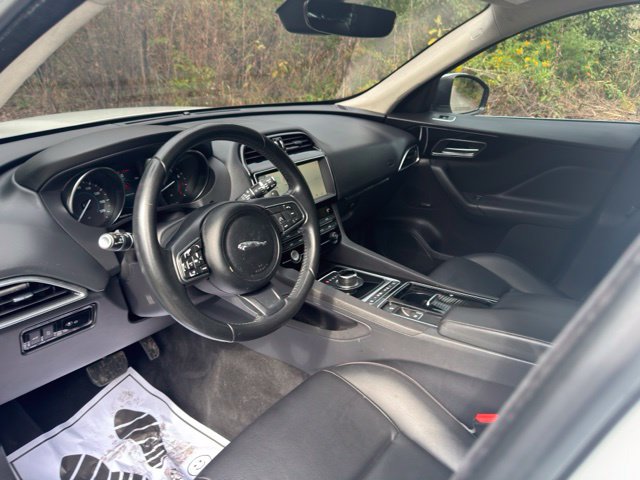 Used 2020 Jaguar F-PACE AWD/4WD image 9