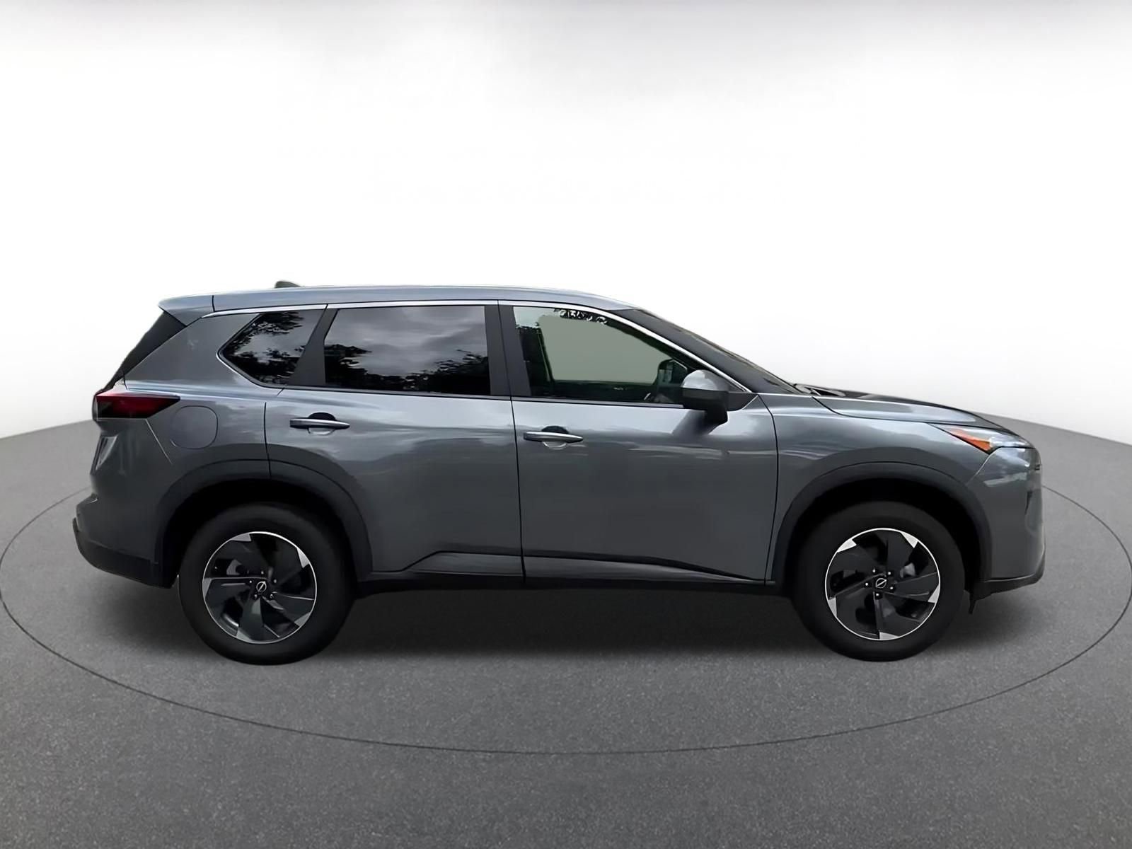 Used 2025 Nissan Rogue SV FWD image 16