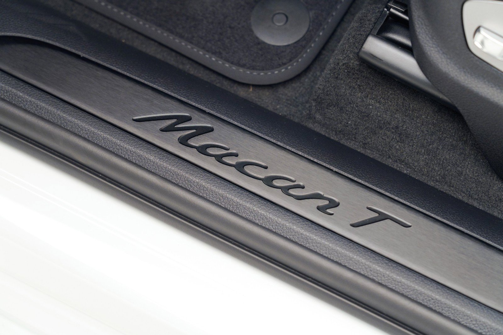 New 2026 Porsche Macan image 14