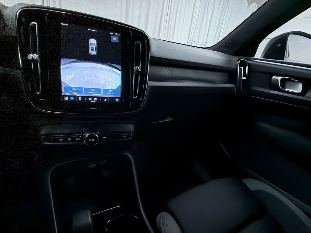 Used 2023 Volvo XC40 Recharge Core image 20