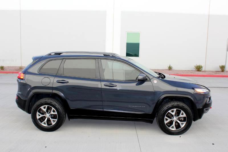 Used 2017 Jeep Cherokee Trailhawk image 4
