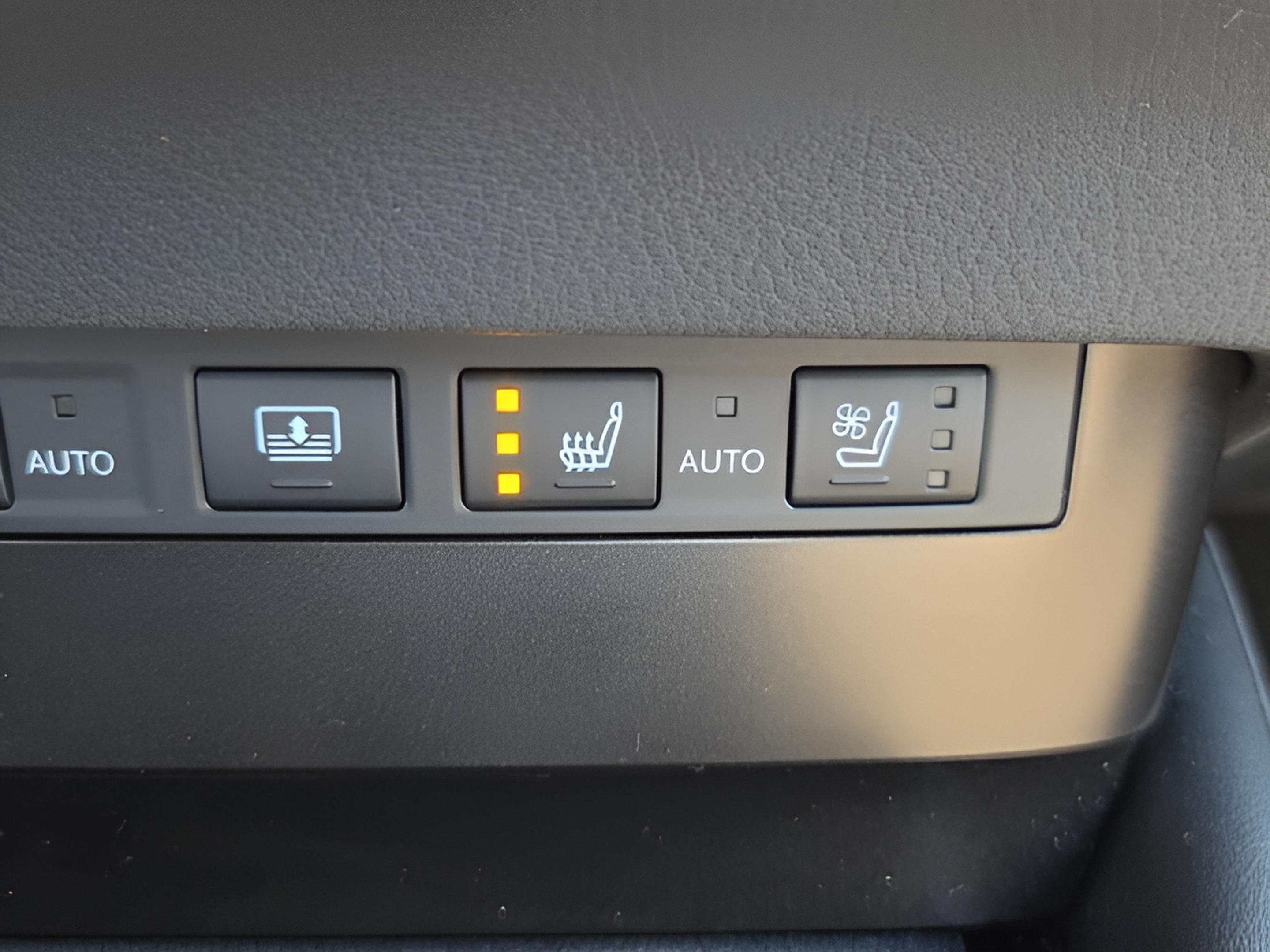 Certified 2023 Lexus ES 300h Ultra Luxury w/ Accessory Package (Z2) FWD image 21