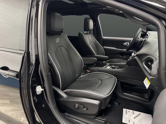 New 2026 Chrysler Pacifica Limited w/ S Appearance Package image 31