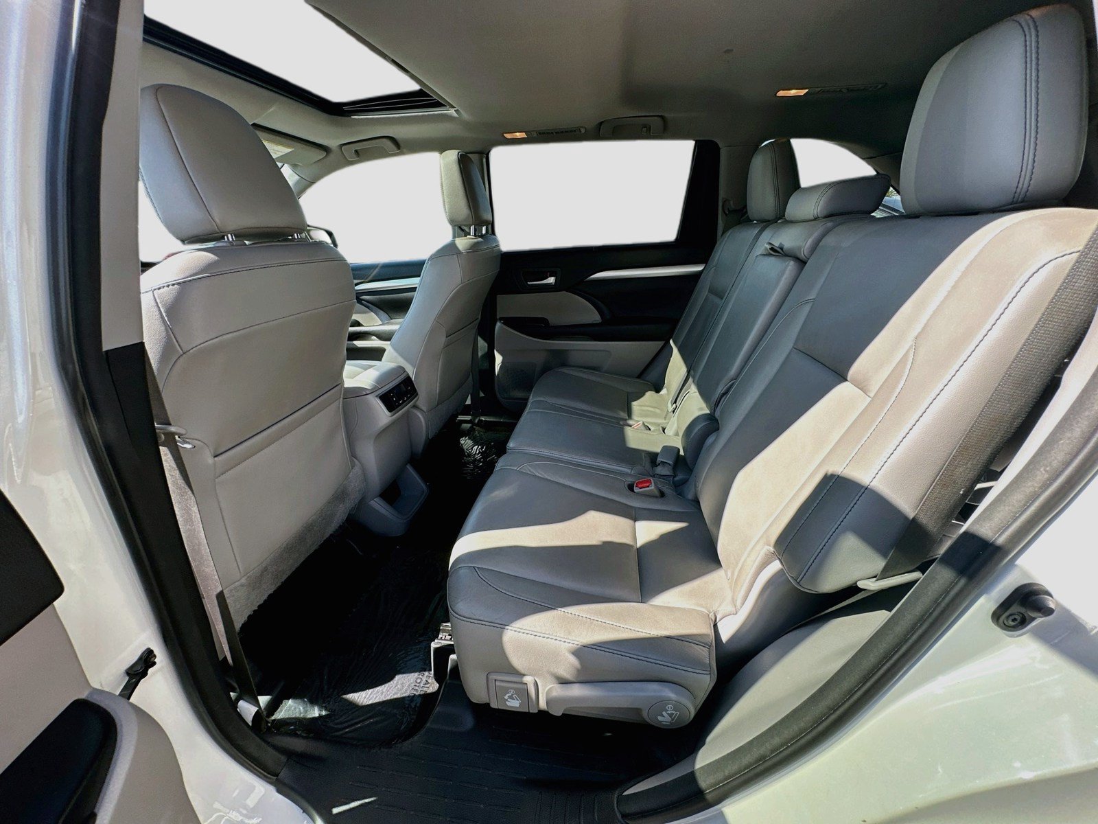 Used 2016 Toyota Highlander XLE AWD/4WD image 19
