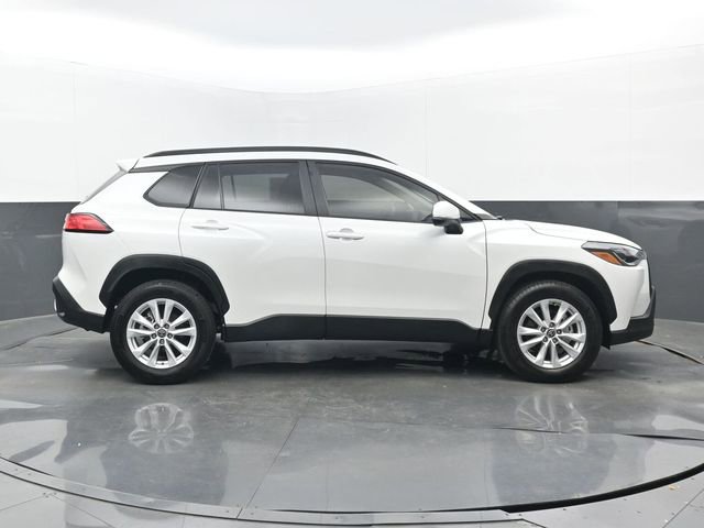 Used 2023 Toyota Corolla Cross LE w/ Moonroof Package image 2