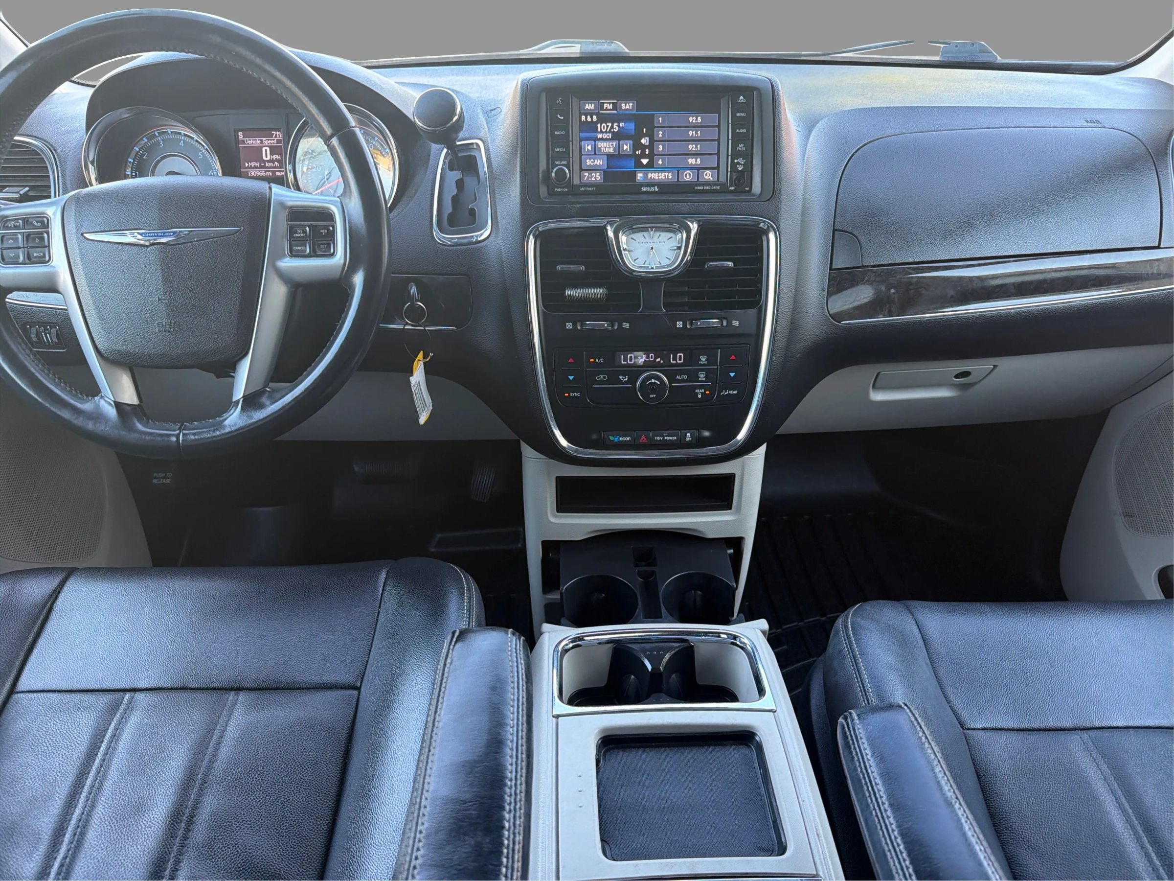Used 2013 Chrysler Town & Country Touring FWD image 16