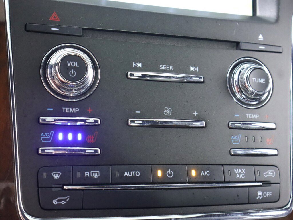 Used 2016 Lincoln Navigator Select RWD image 23