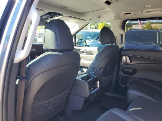 New 2027 Kia Carnival SX FWD image 17