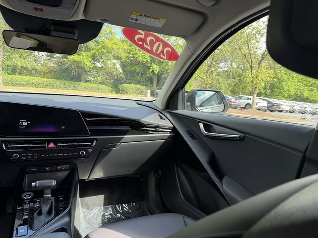 Used 2025 Kia Niro EX FWD image 37