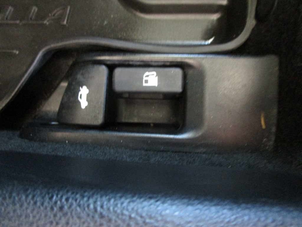 Used 2024 Toyota Corolla SE FWD image 25