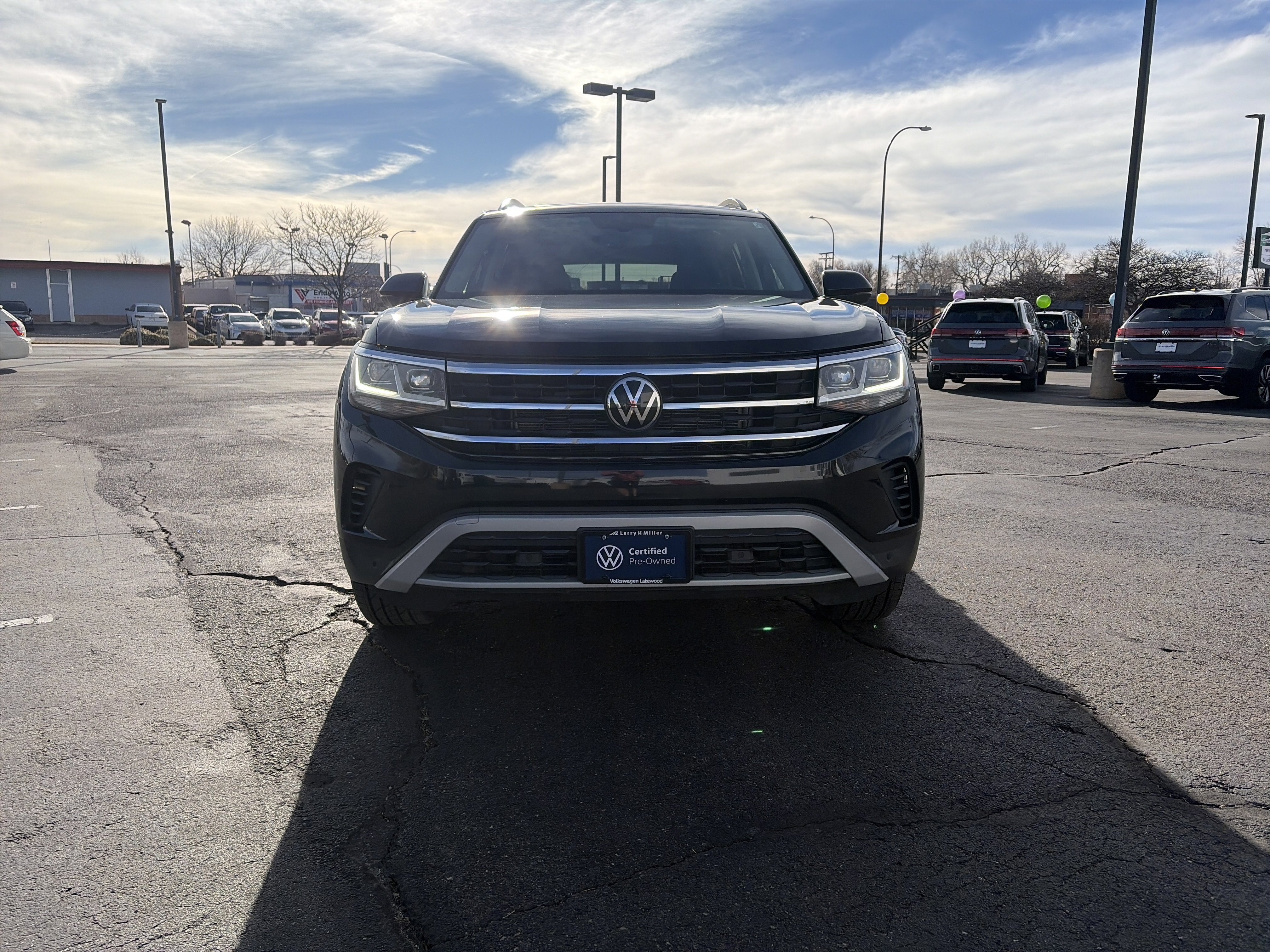 Used 2023 Volkswagen Atlas SE w/ Panoramic Sunroof Package image 2