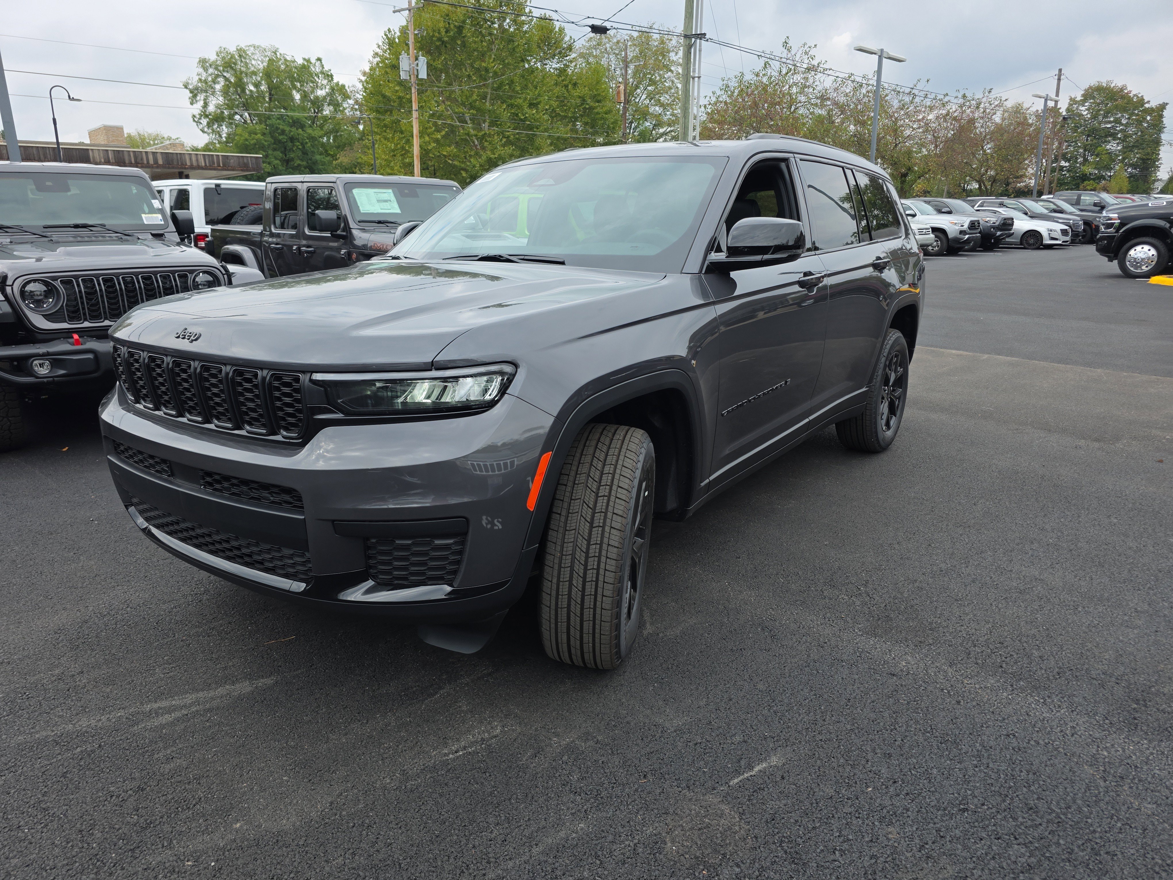 New 2025 Jeep Grand Cherokee L Altitude image 19