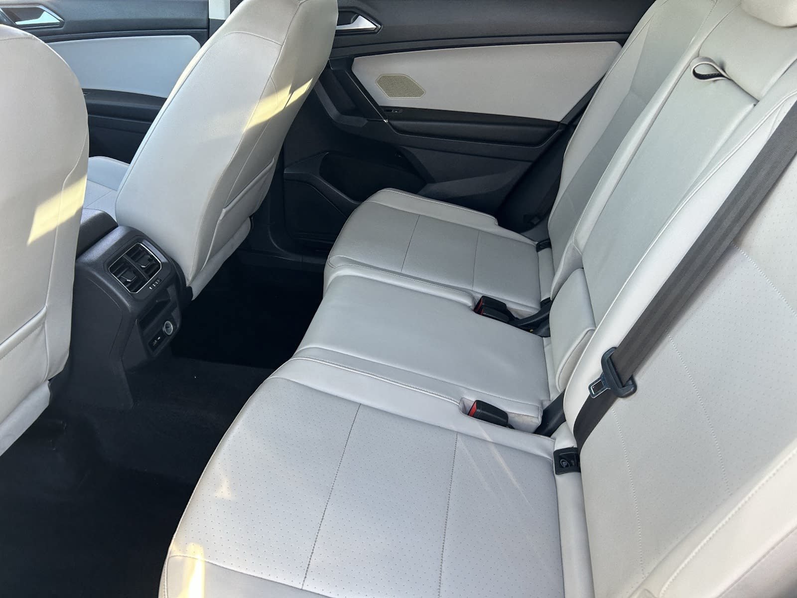 Used 2018 Volkswagen Tiguan SE AWD/4WD image 20