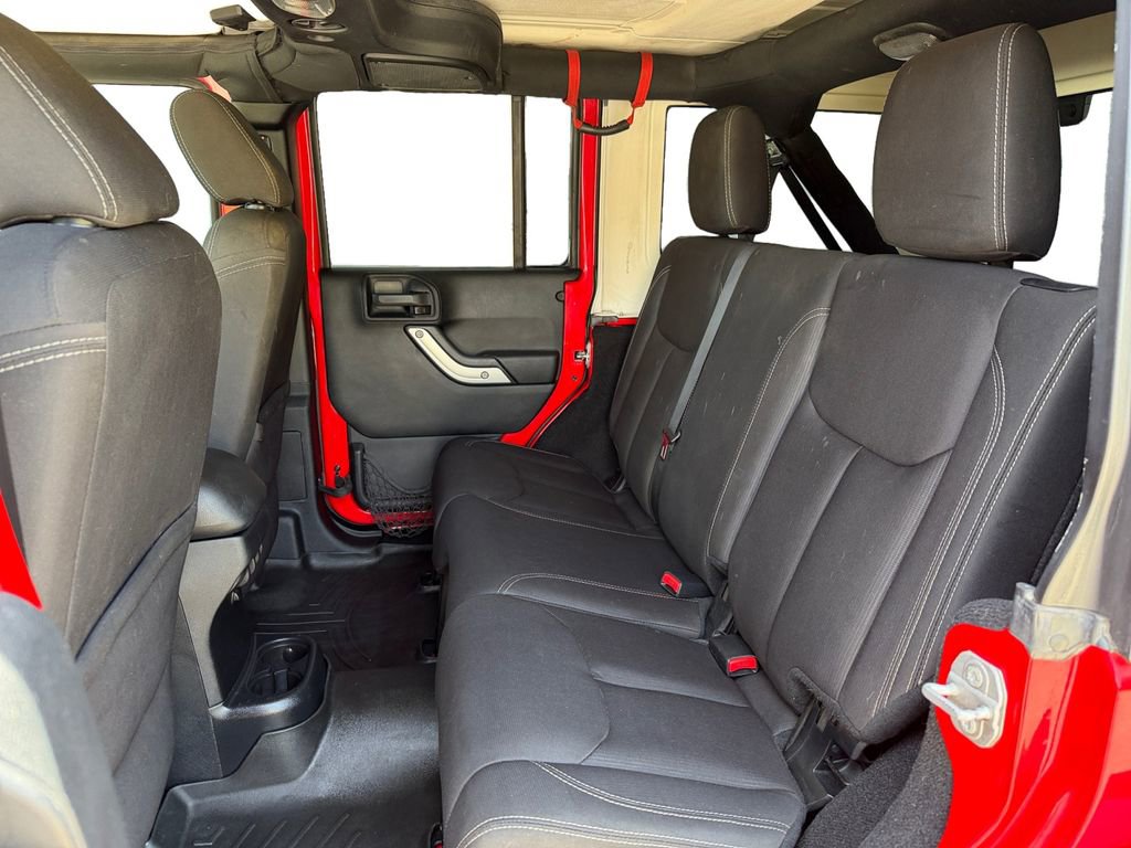Used 2016 Jeep Wrangler Unlimited Sahara w/ Connectivity Group AWD/4WD image 19