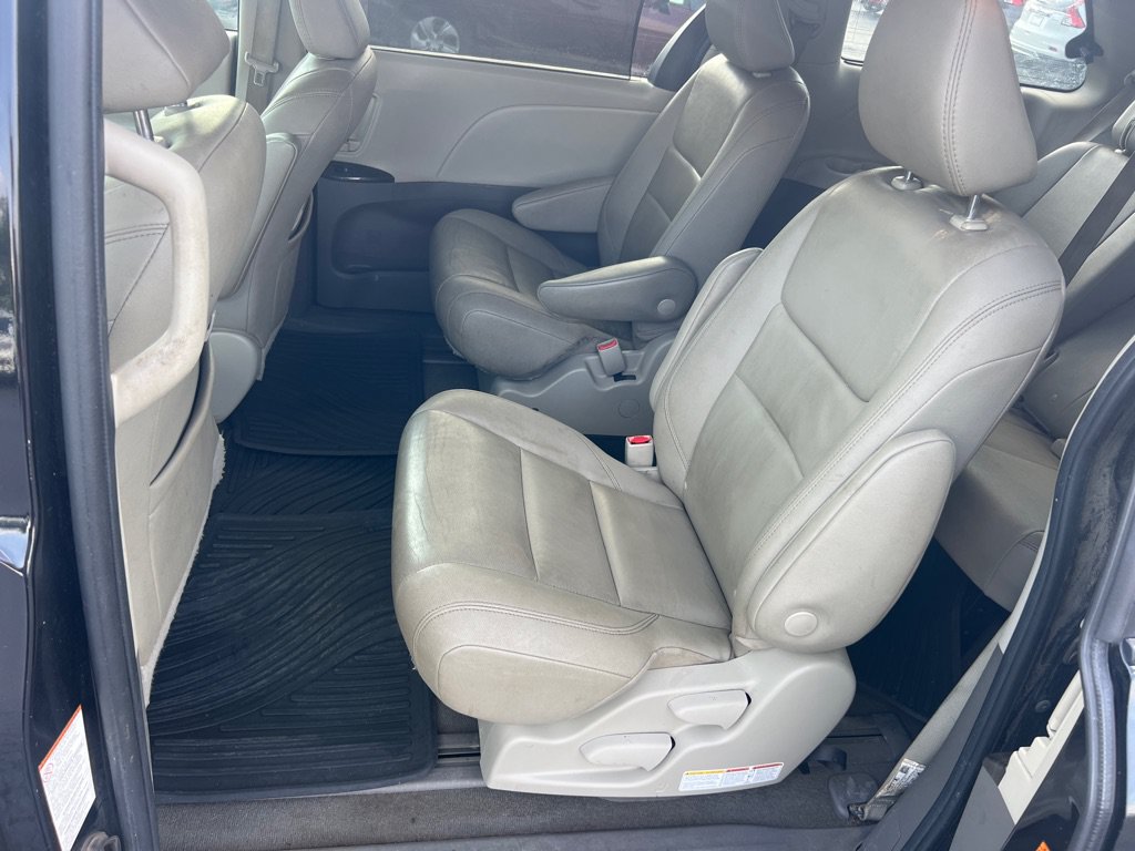 Used 2020 Toyota Sienna XLE AWD/4WD image 12
