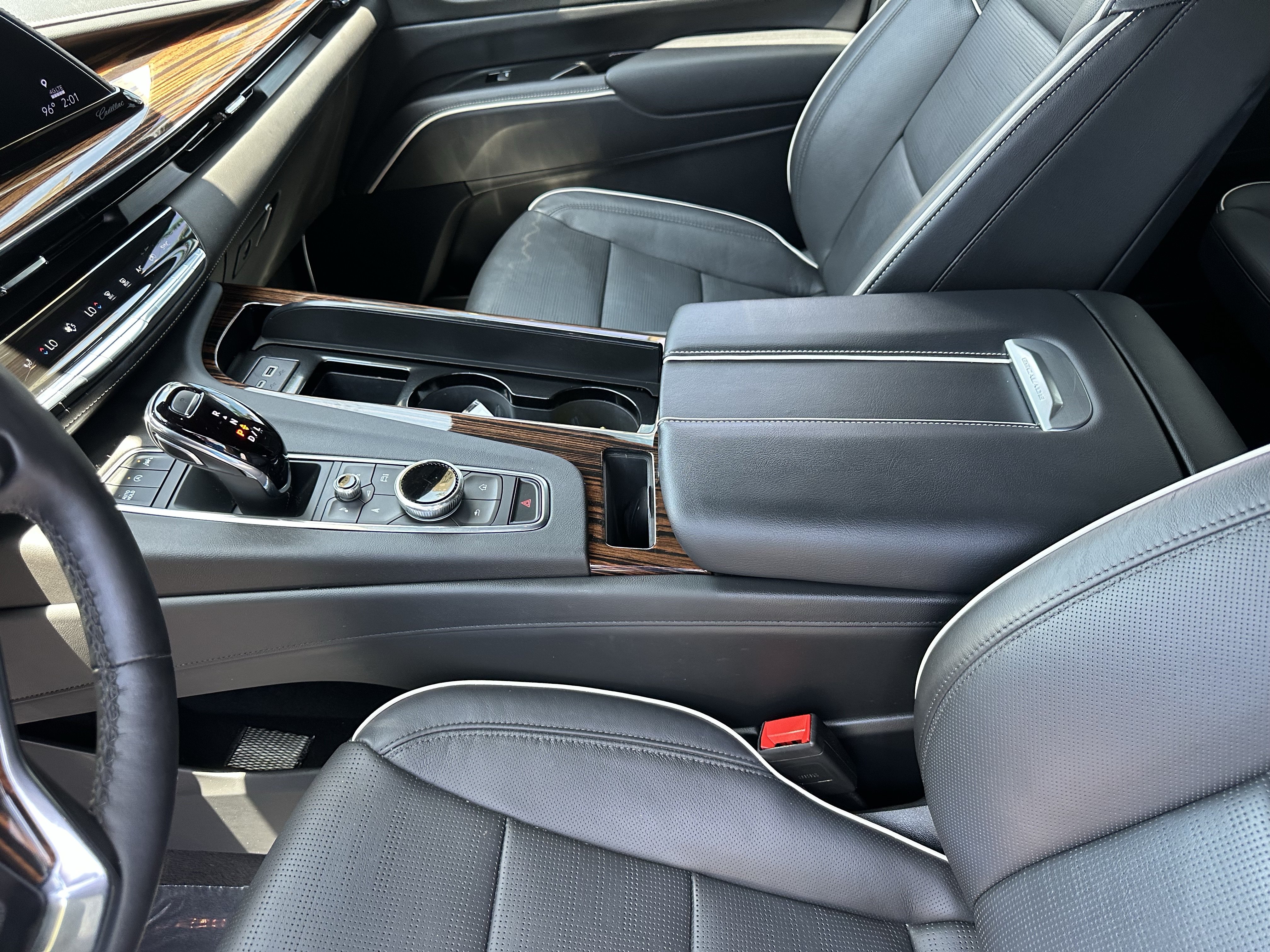 Used 2023 Cadillac Escalade ESV Premium Luxury AWD/4WD image 23