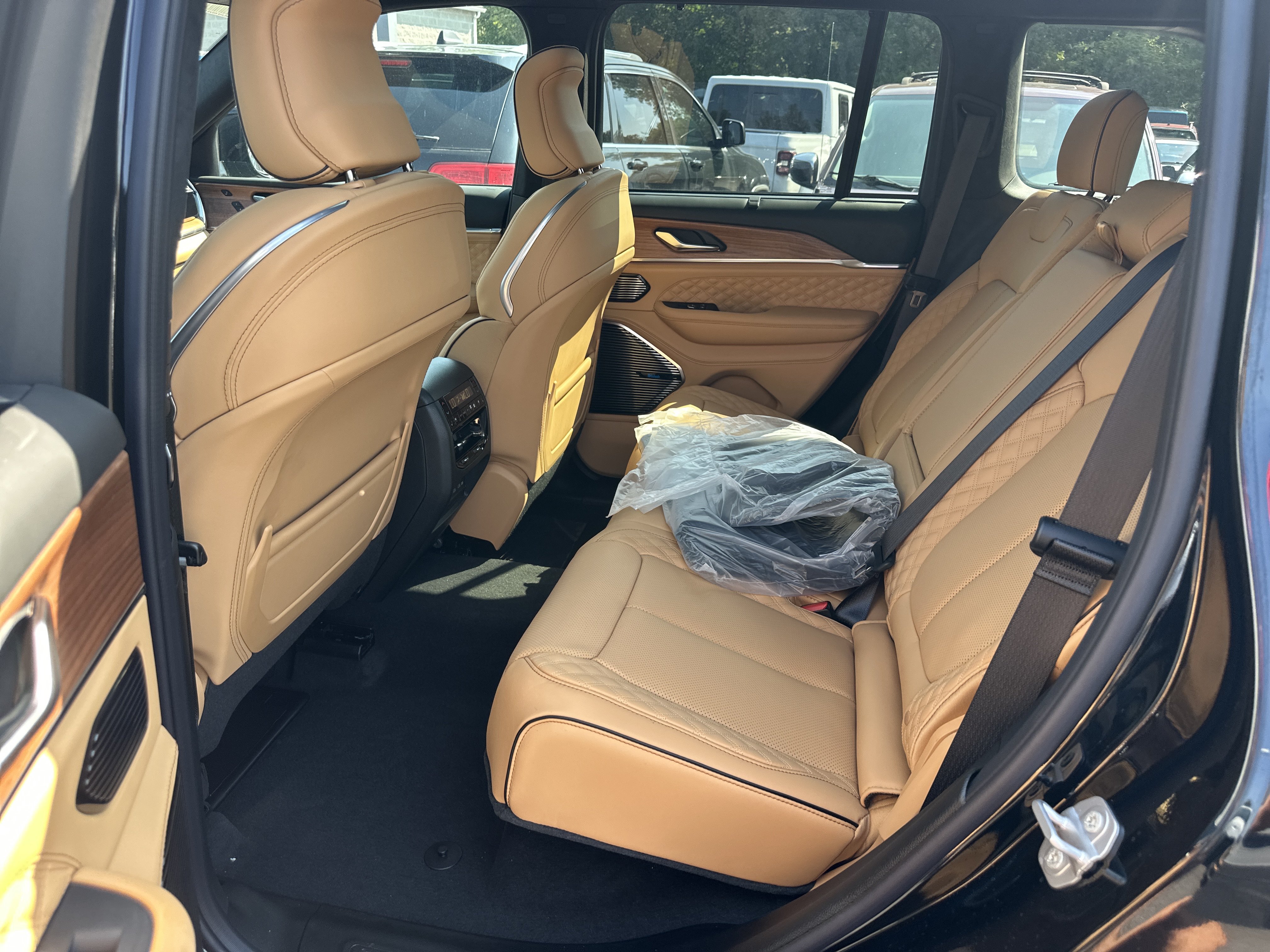 New 2027 Jeep Grand Cherokee Summit w/ Adv Protech Group IV AWD/4WD image 31