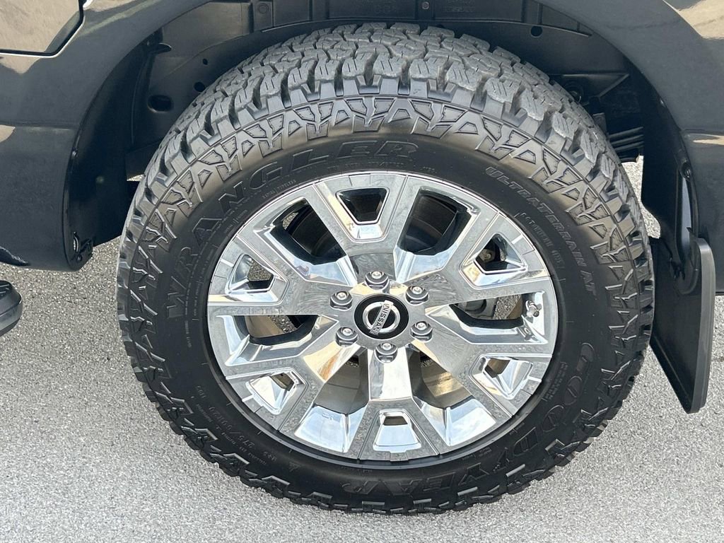 Used 2020 Nissan Titan SL image 15