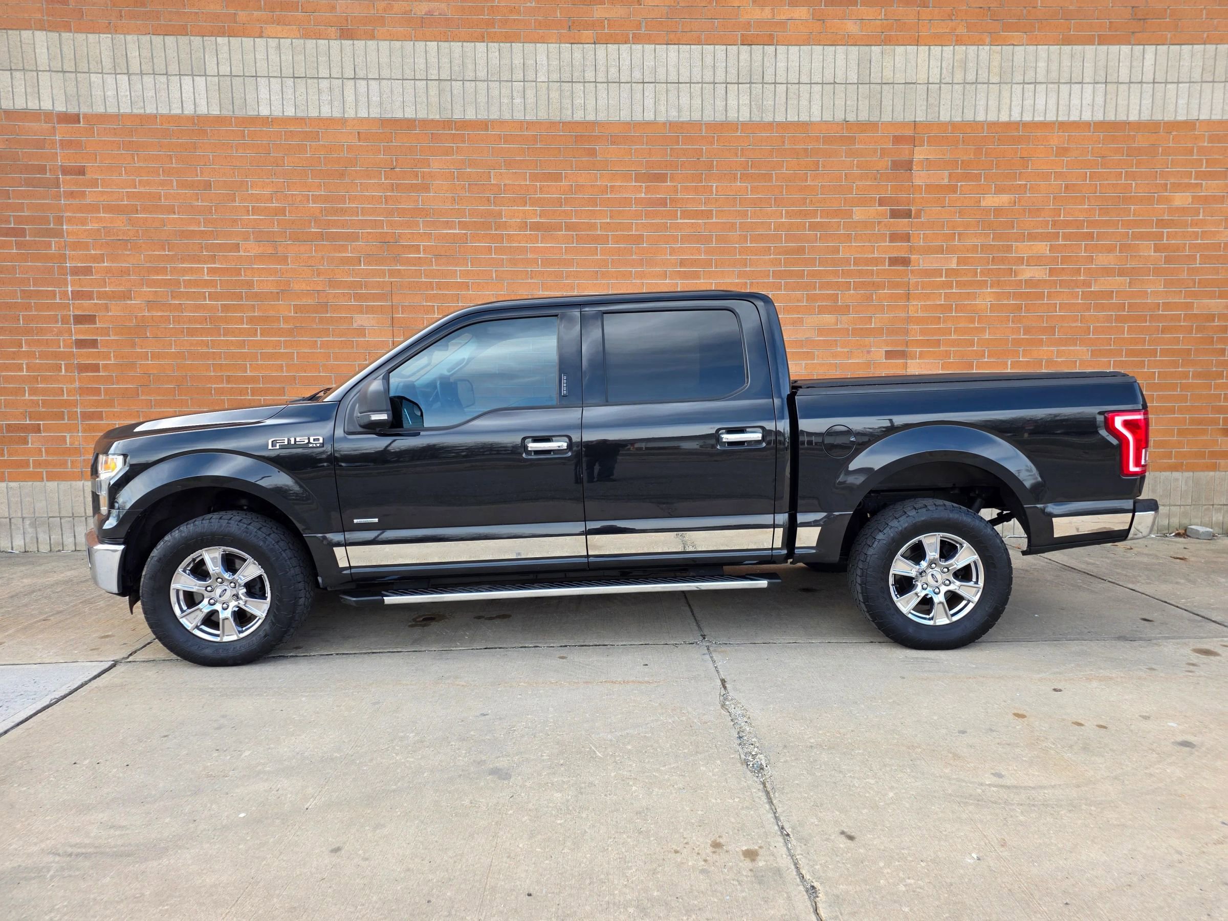 Used 2015 Ford F150 XLT w/ Equipment Group 302A Luxury image 4