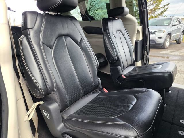 Used 2022 Chrysler Pacifica Touring-L FWD image 20