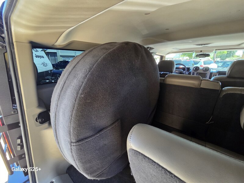 Used 2004 HUMMER H2 w/ Preferred Equipment Group AWD/4WD image 16