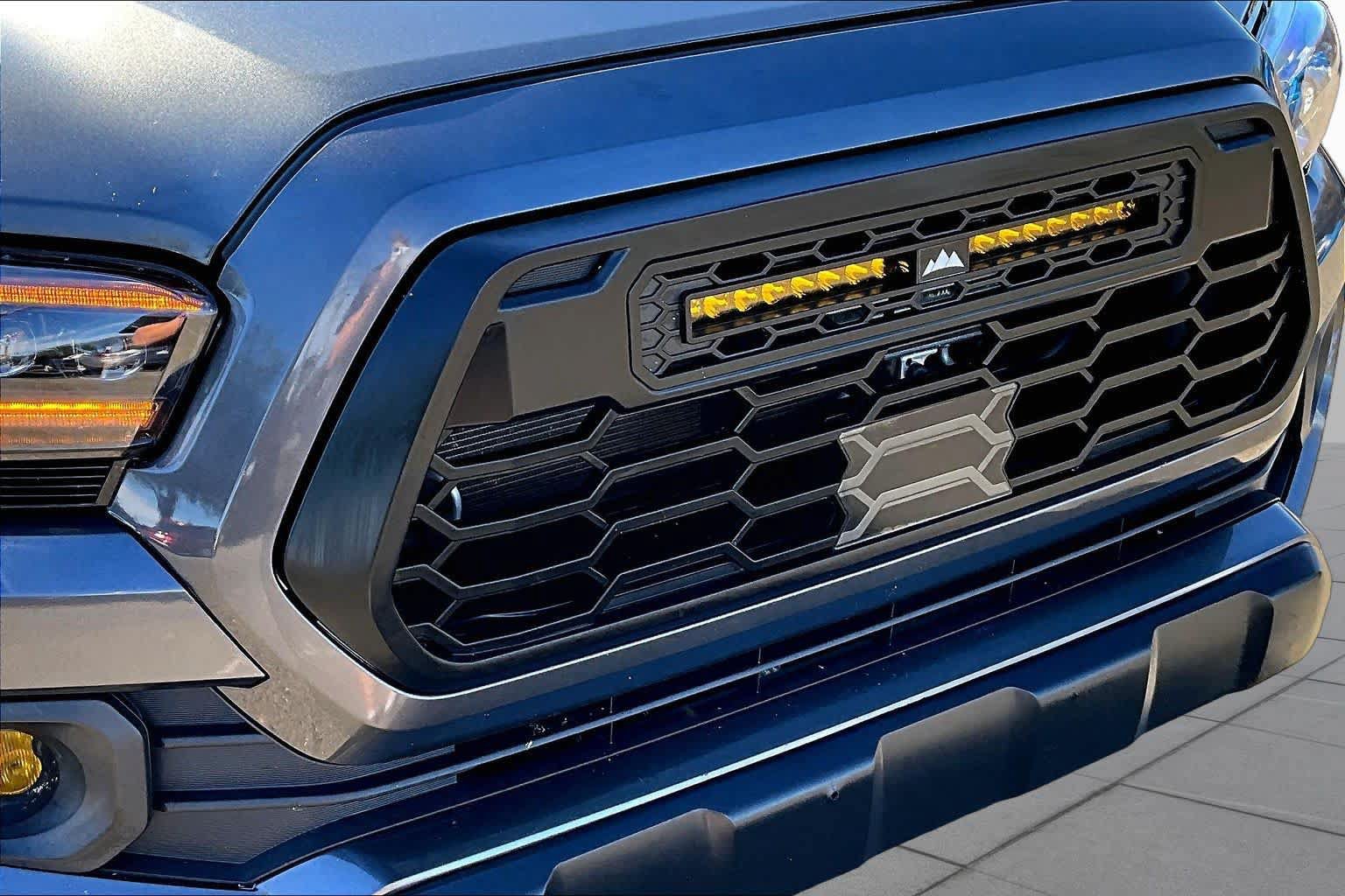 Used 2020 Toyota Tacoma TRD Off-Road w/ Technology Package AWD/4WD image 29