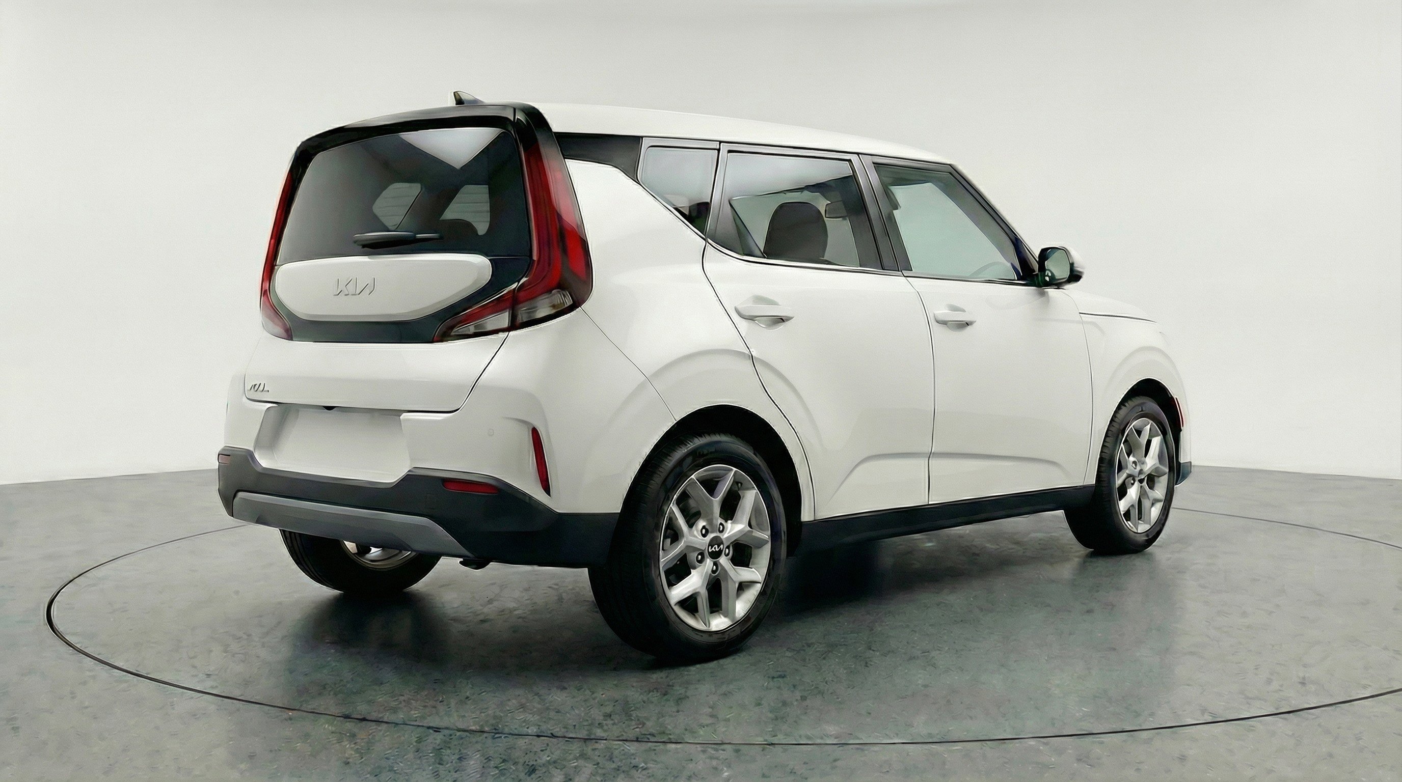 Used 2025 Kia Soul LX w/ LX Technology Package FWD image 9