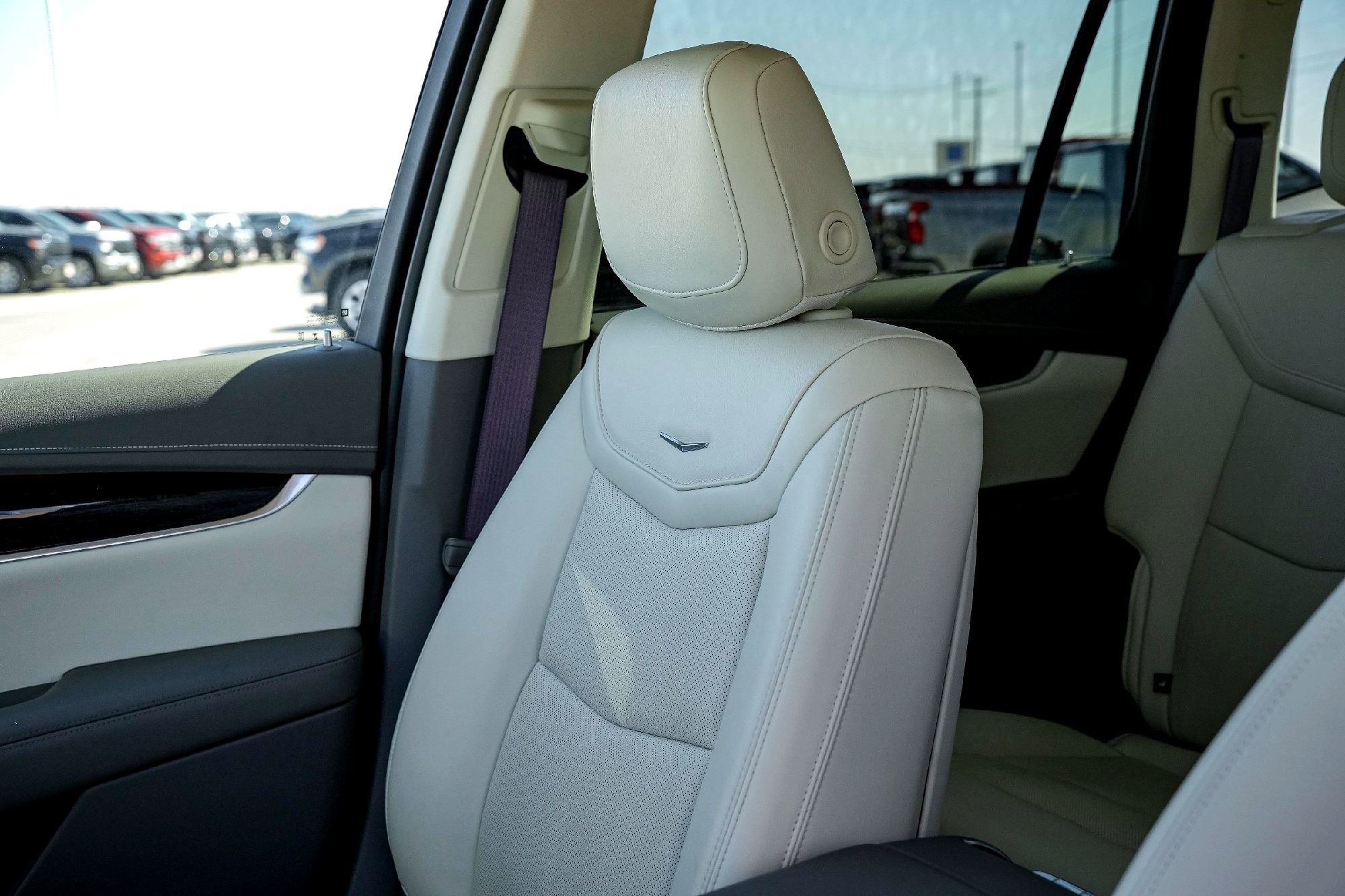 Used 2025 Cadillac XT6 Premium Luxury image 13