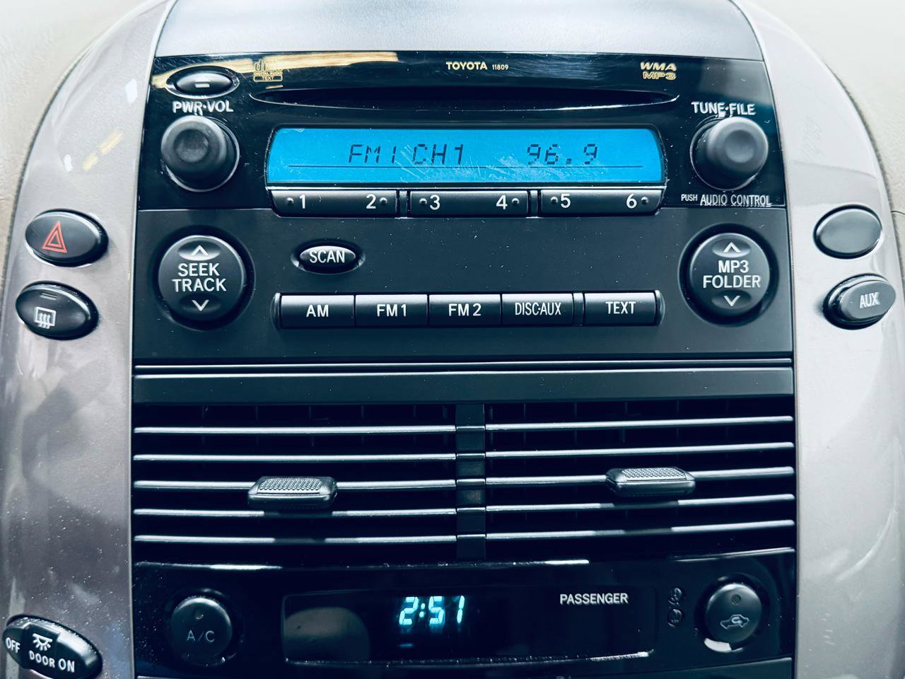 Used 2006 Toyota Sienna CE FWD image 36