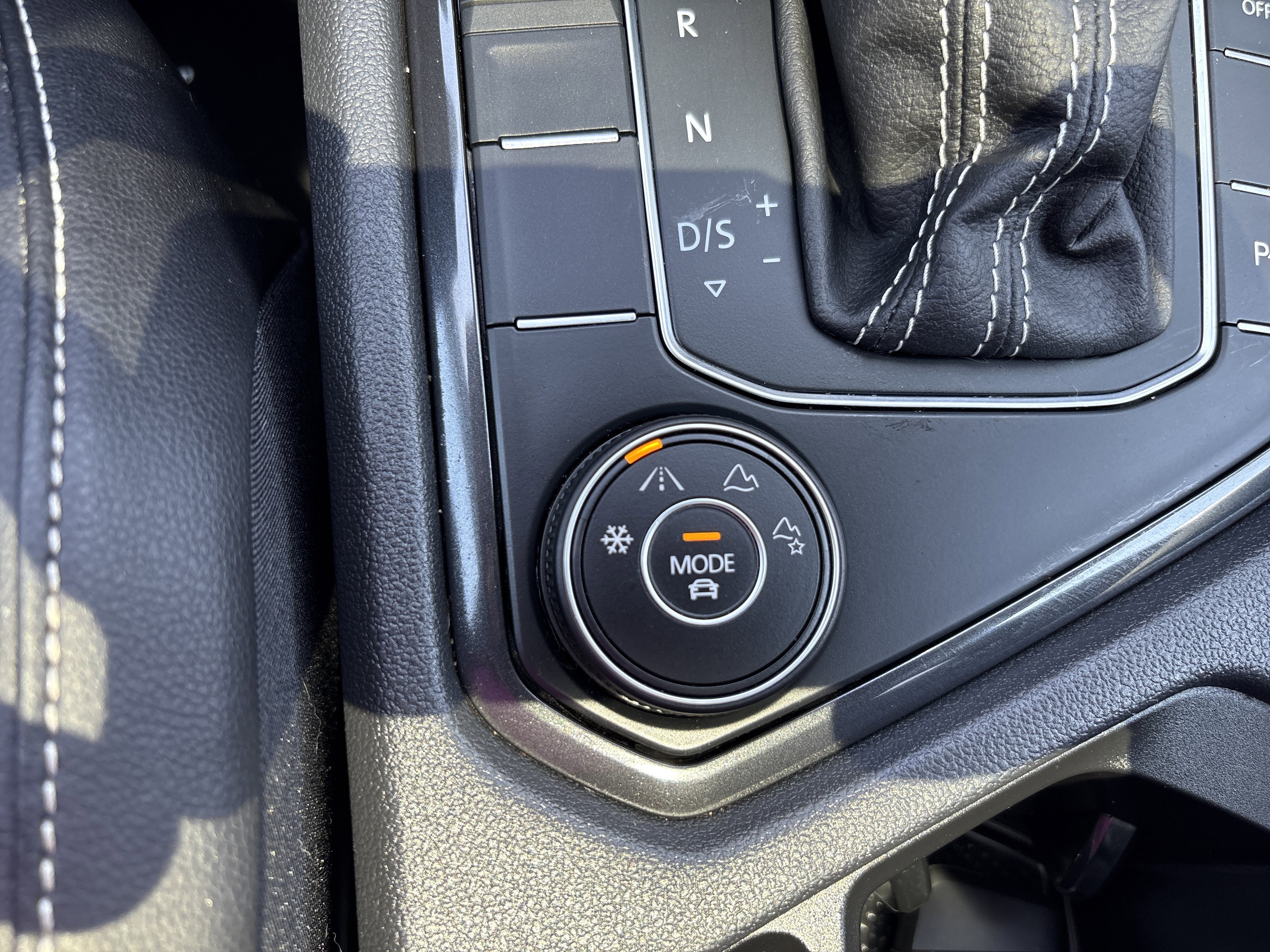 Used 2021 Volkswagen Tiguan SEL w/ 3rd Row Seat Package AWD/4WD image 33