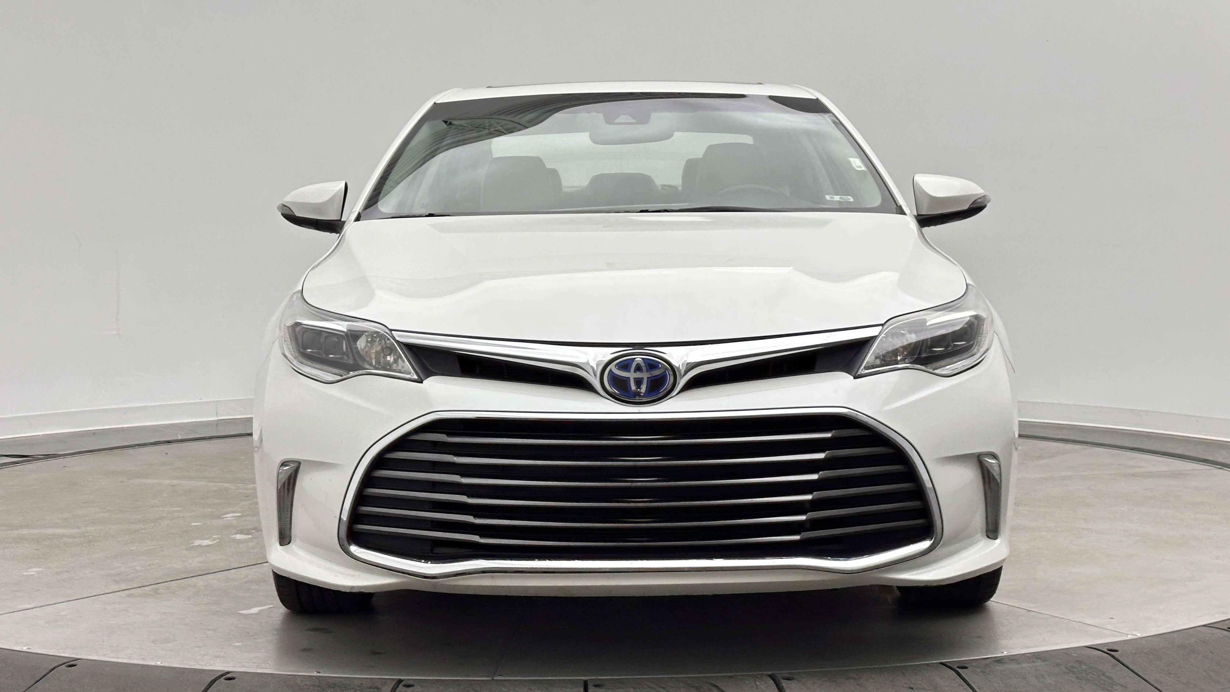 Used 2018 Toyota Avalon Limited w/ Protection Package FWD image 2