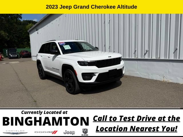 Used 2023 Jeep Grand Cherokee Altitude AWD/4WD image 2