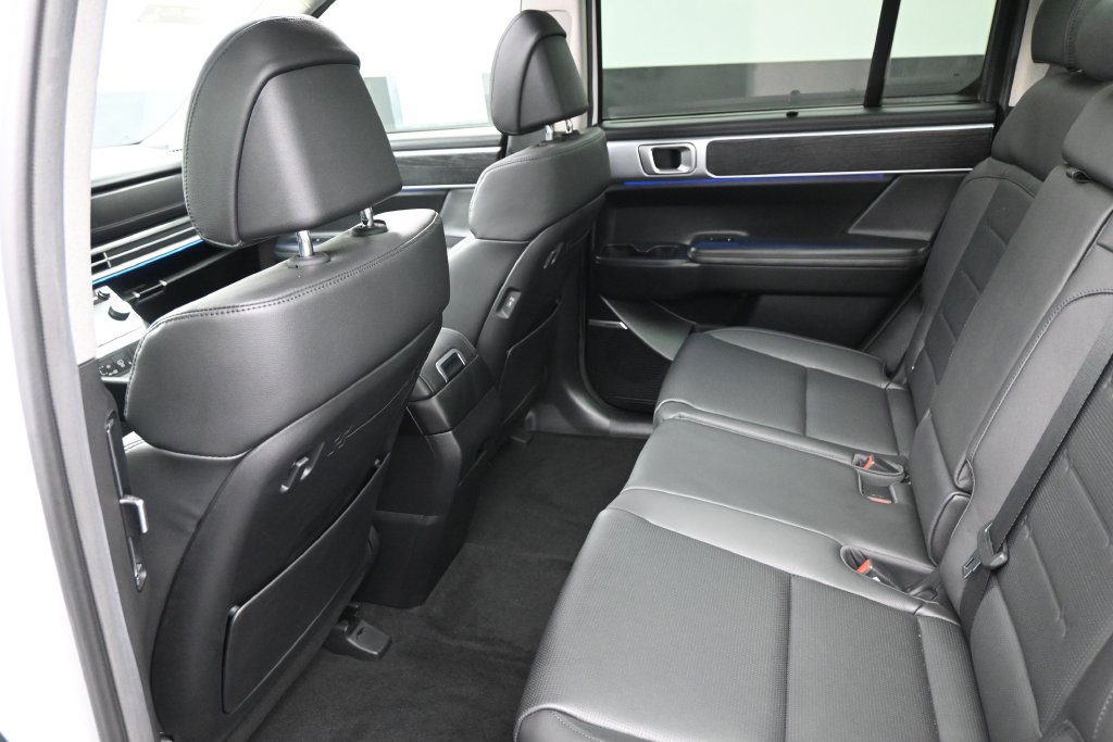 Used 2025 Hyundai Santa Fe Limited FWD image 27