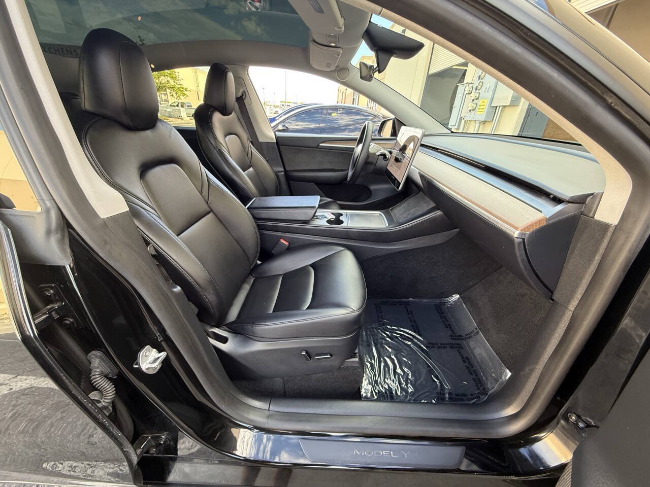 Used 2023 Tesla Model Y Long Range AWD/4WD image 28