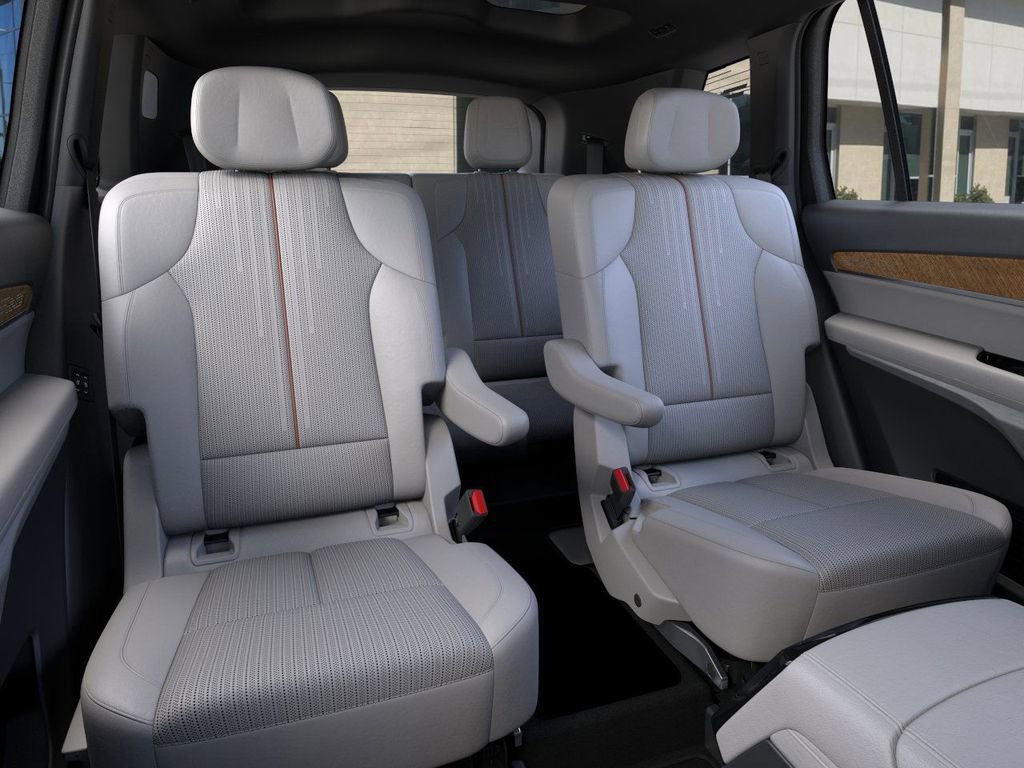 New 2026 Cadillac Vistiq Luxury AWD/4WD image 17