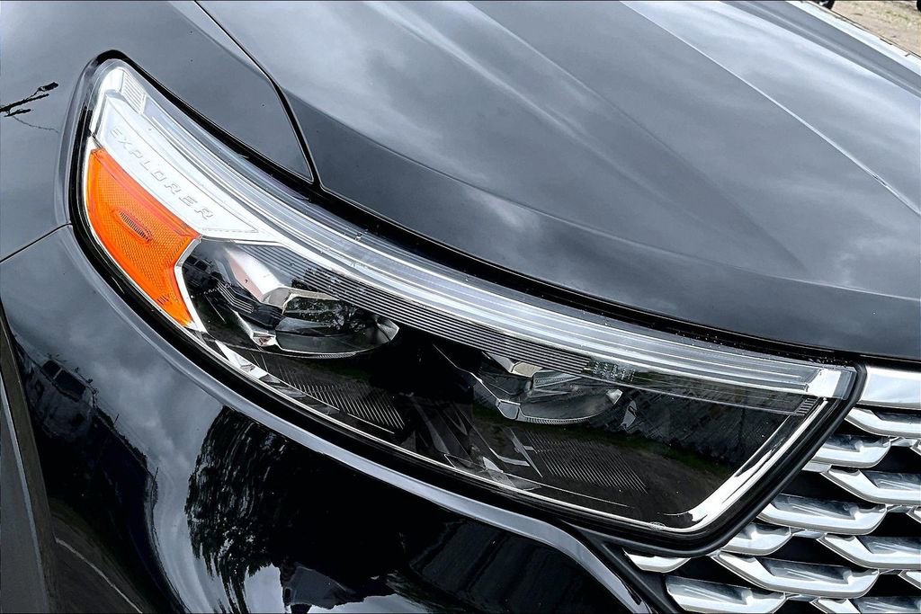 Certified 2023 Ford Explorer Platinum w/ Technology Package AWD/4WD image 30