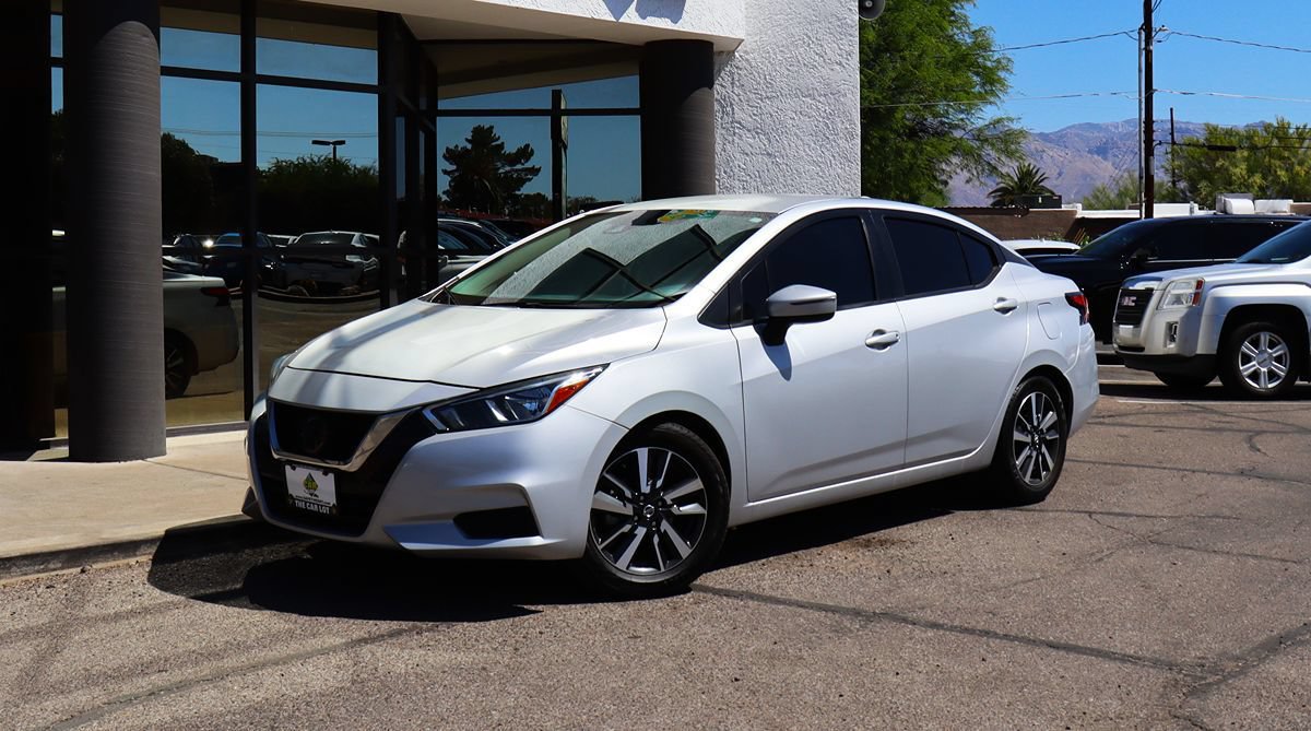 Used 2021 Nissan Versa SV FWD image 2