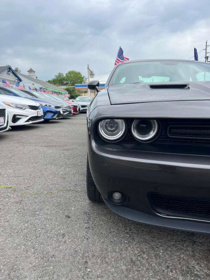 Used 2017 Dodge Challenger R/T RWD image 2