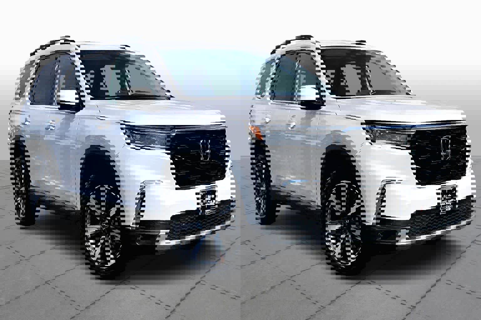 Used 2023 Honda Pilot Touring image 3