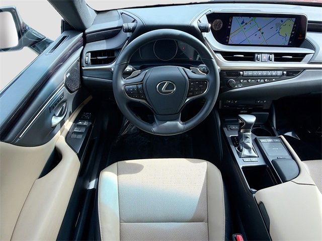 Used 2020 Lexus ES 300h w/ Premium Package image 17